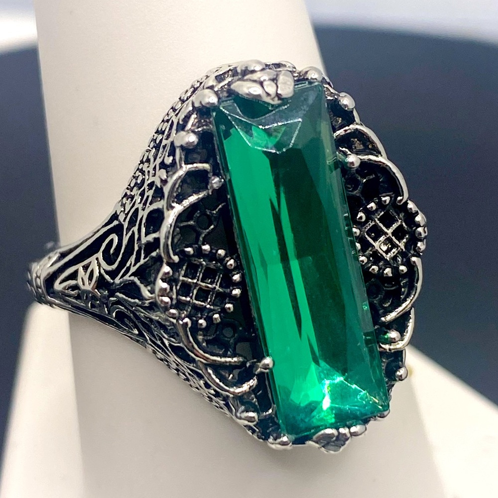 Antiquish silver tone emerald cut green stone ring